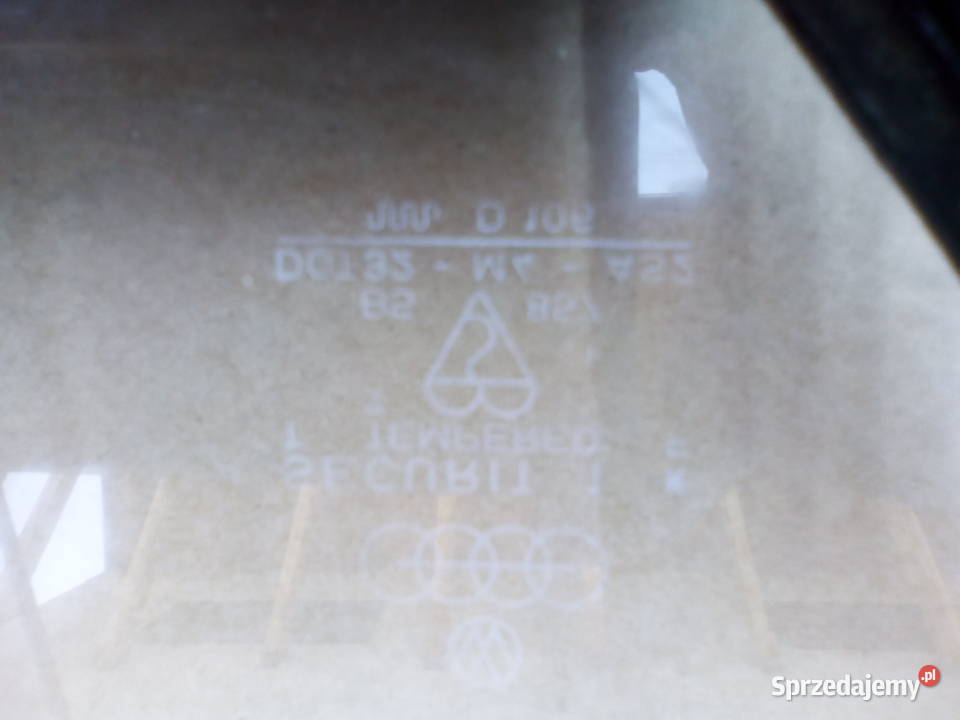 VW Passat B1 Szyba boczna uszczelka Bukownica
