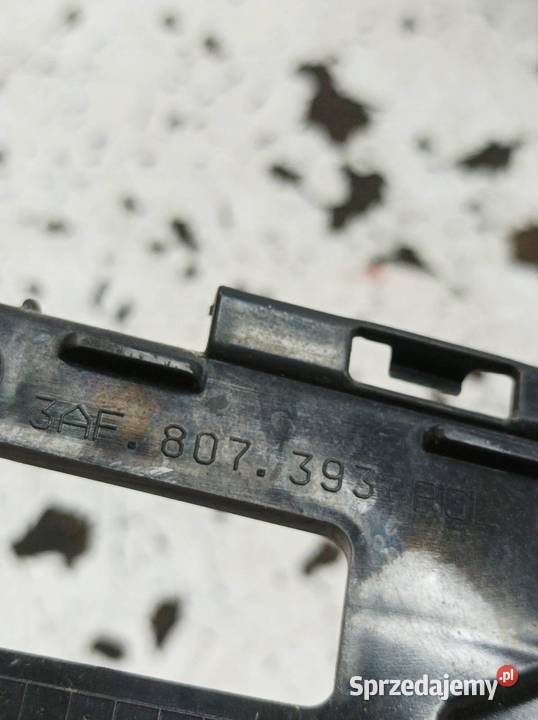 ŚLIZG ZDERZAKA TYŁ KOMBI 3AF807394 3QF807377 VW osobowe