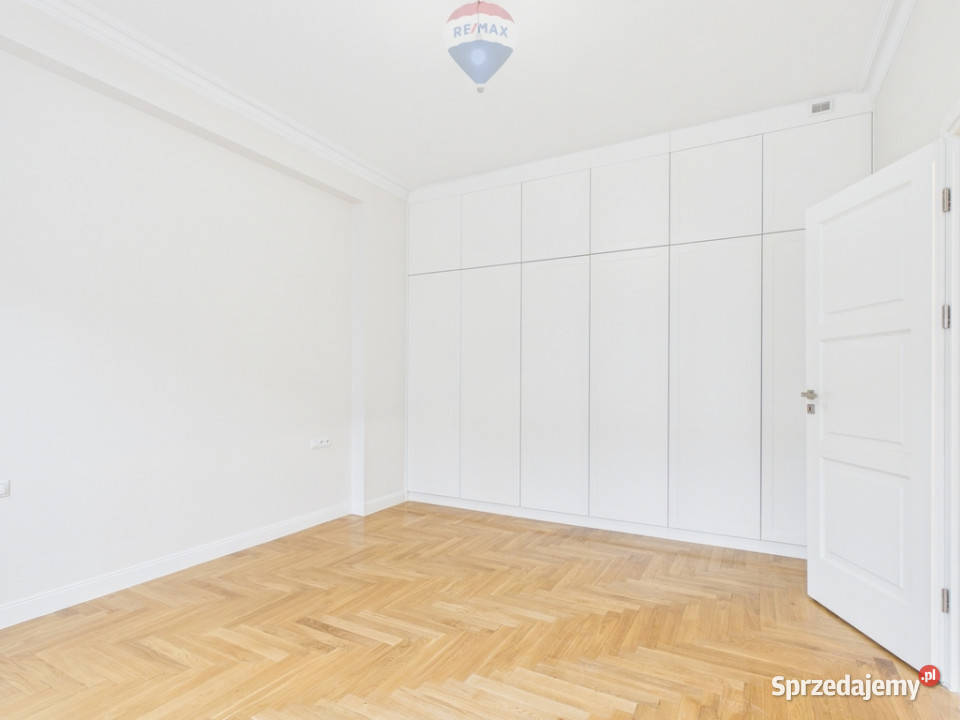 Dwupokojowe nieumeblowane mieszkanie w kamienicy Warszawa