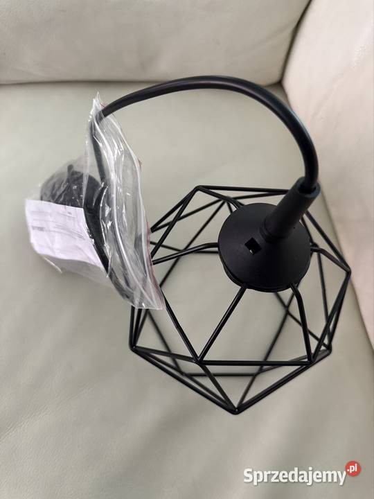 Lampa w stylu industrialnym metaloplastyka
