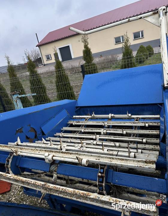 Ścielarka słomy do obory Pojemność 2 baloty Łachów