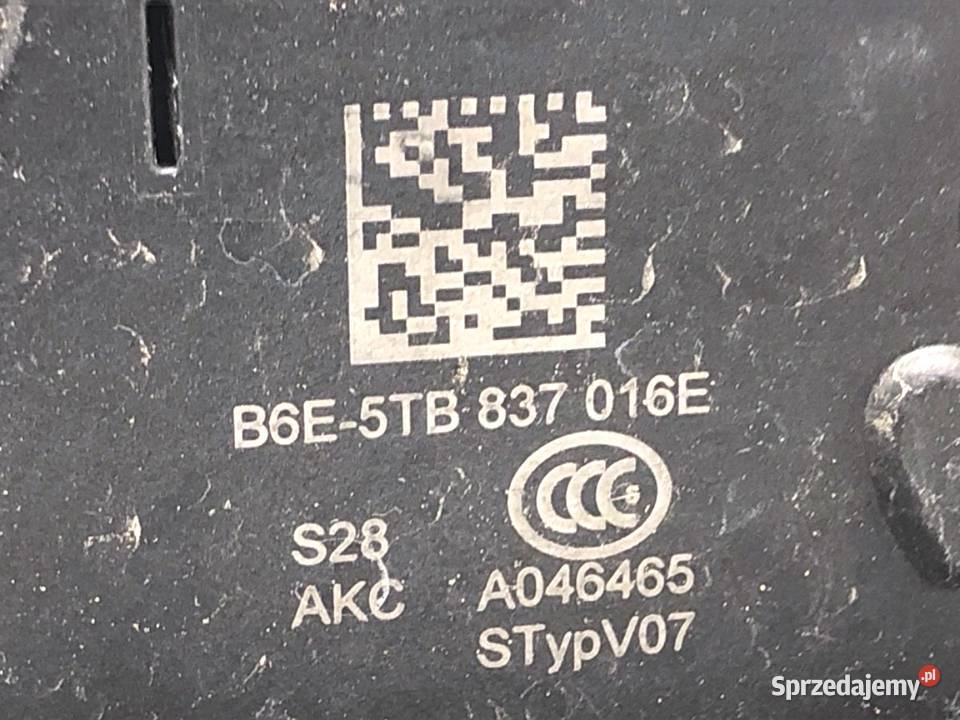 ZAMEK DRZWI PRAWY PRZÓD VW GOLF VIII Hatchback