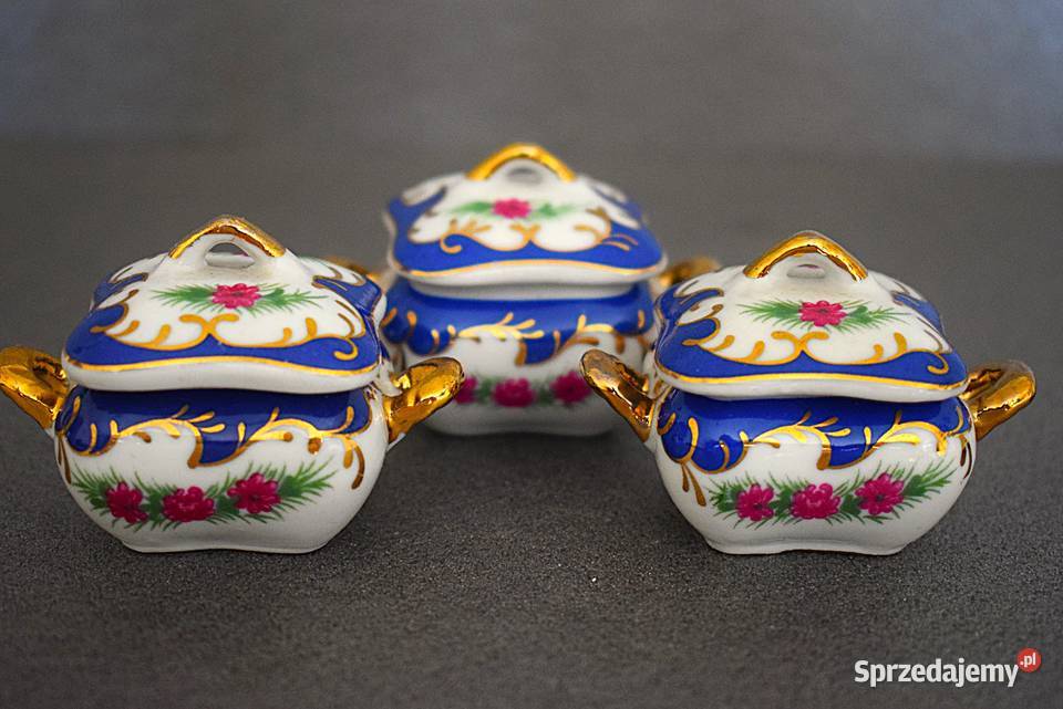 Porcelanowe miniaturki waz z talerzykiem Chełmno