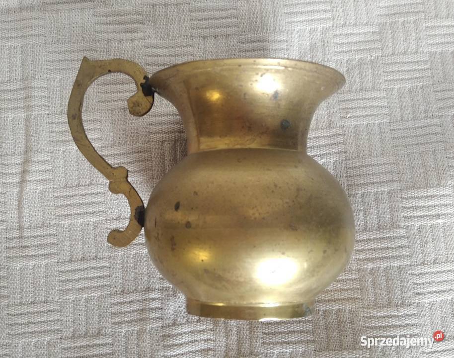 Stary złoty mosiężny dzbanuszek z ozdobnym pomorskie Gdańsk