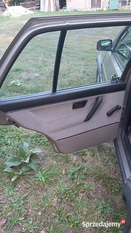 Wnetrze Golf 2 fotele boczki kanapa z zaglowkami Rok produkcji 1990 Wola Uhruska sprzedam