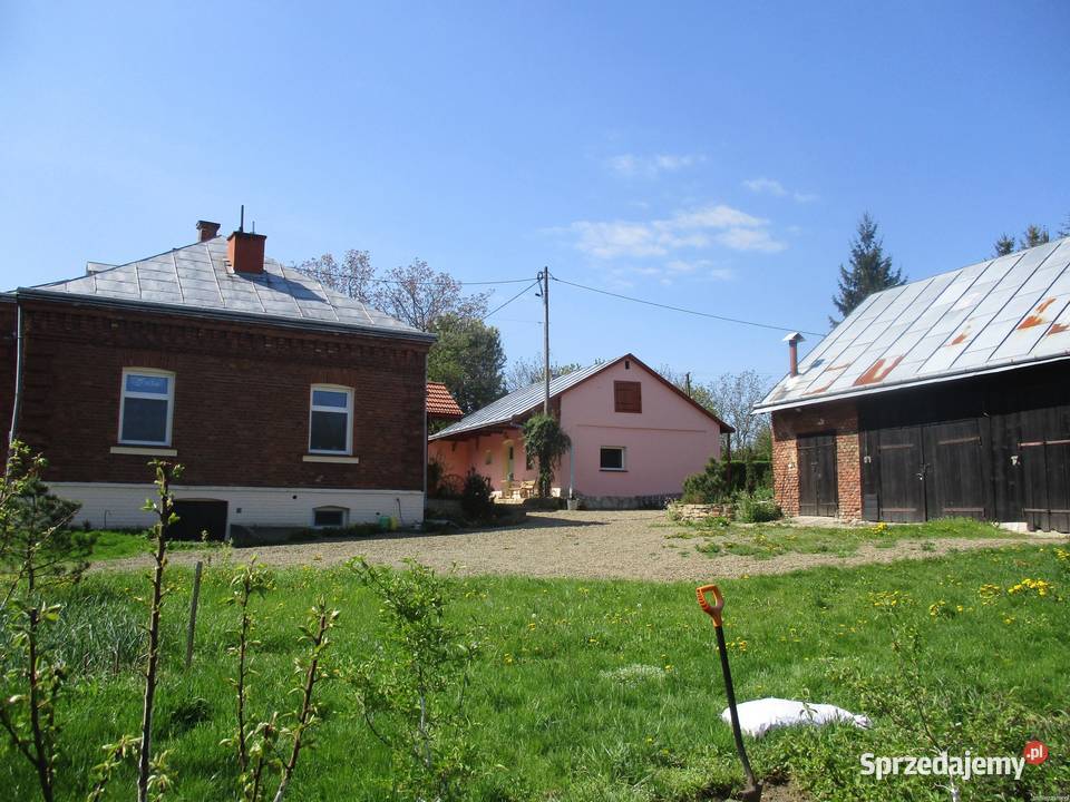 Uroczy dom z dużym ogrodem i 2 garażami Krosna