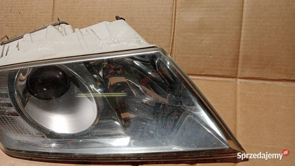 SKODA OCTAVIA II LAMPA PRZÓD PRAWA EU Zbierkowo
