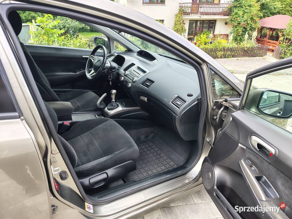 Mam do zaoferowania Hondę Civic VIII generacji w nieuszkodzony Strzyżów