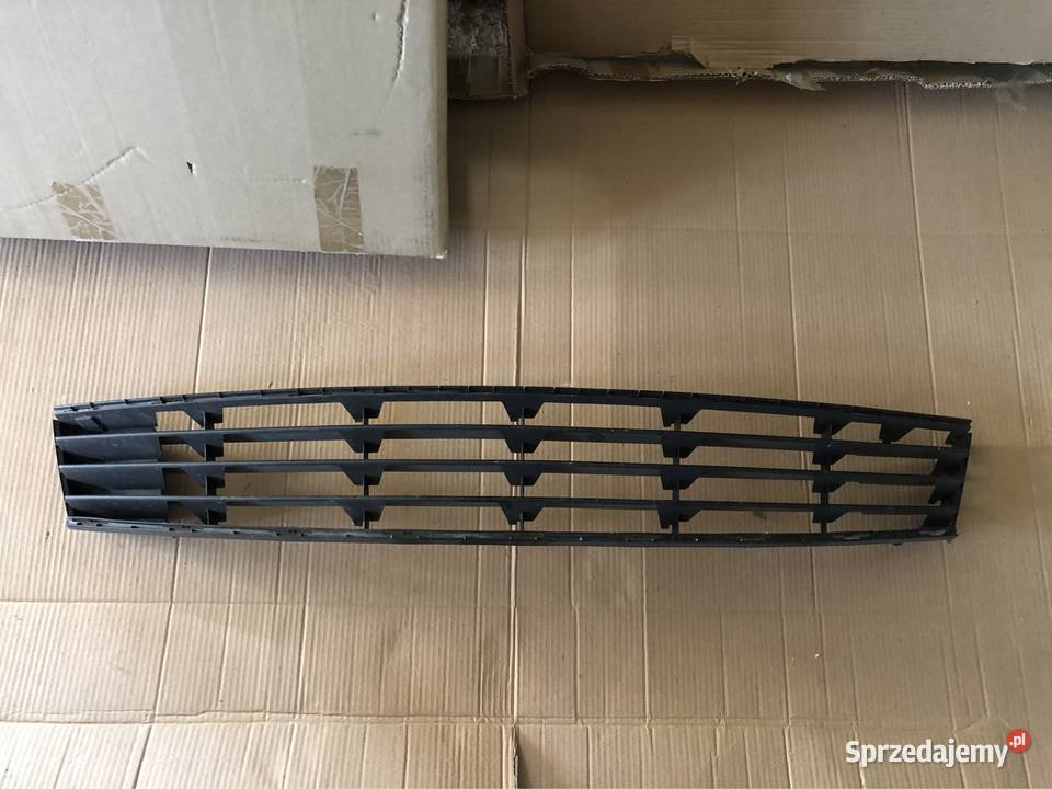 RENAULT CLIO III 3 0509 KRATKA ŚRODKOWA ZDERZAKA Kozy