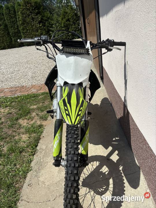 Asix defender 150 Ruda