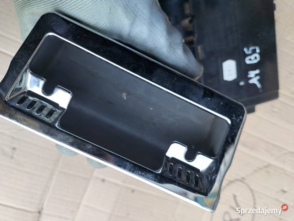AUDI A4 B5 LF 8D0857951G POPIELNICZKA WKŁAD Części samochodowe Kamień-Kolonia