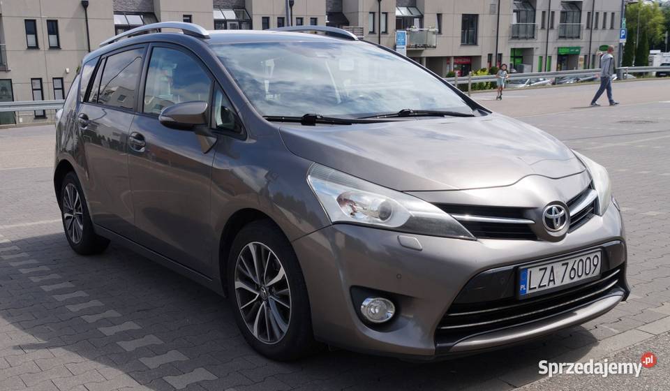 Toyota Verso 18 automat 7 siedzeń salon Polska Rok produkcji 2016