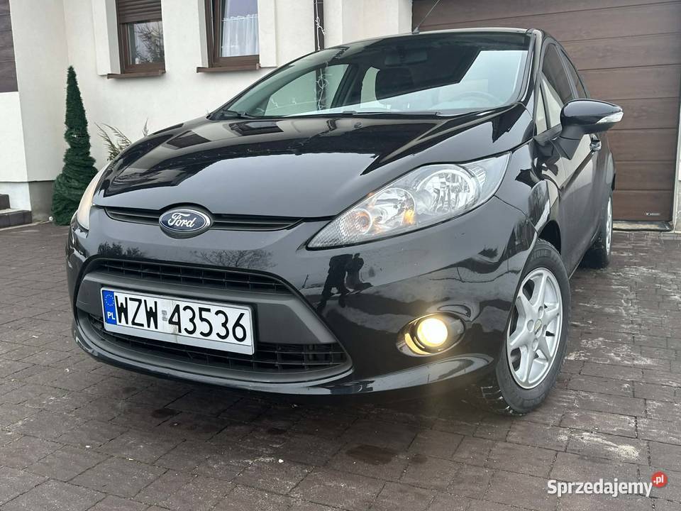 12 BENZYNA 5 DRZWI 2011r garażowany Ford Zwoleń