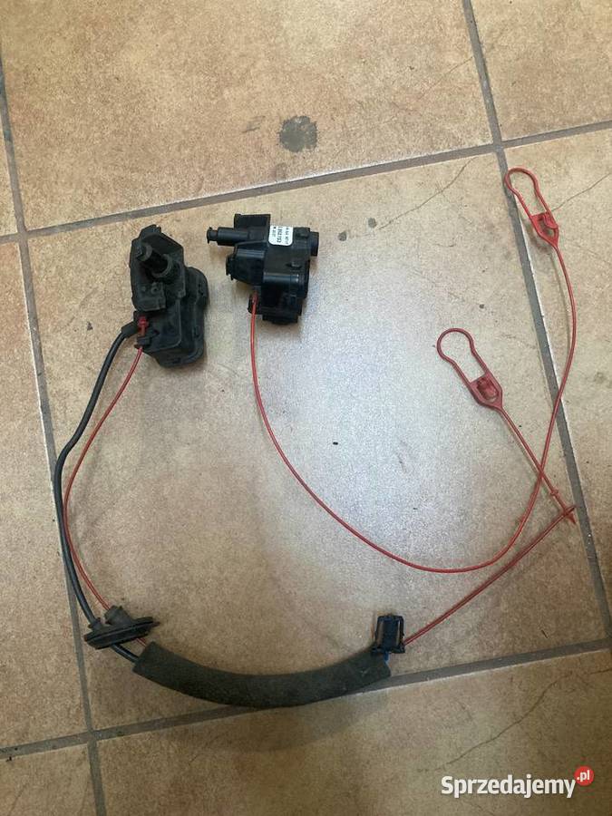 AUDI A4 A5 Q5 SIŁOWNIK KLAPKI WLEWU 8K0862153