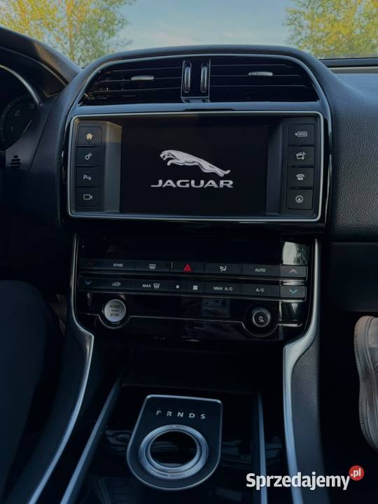 Jaguar XE czarny Płock