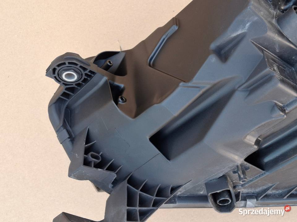 SKODA OCTAVIA IV 4 REFLEKTOR PRAWY LAMPA PRAWA Bieleń