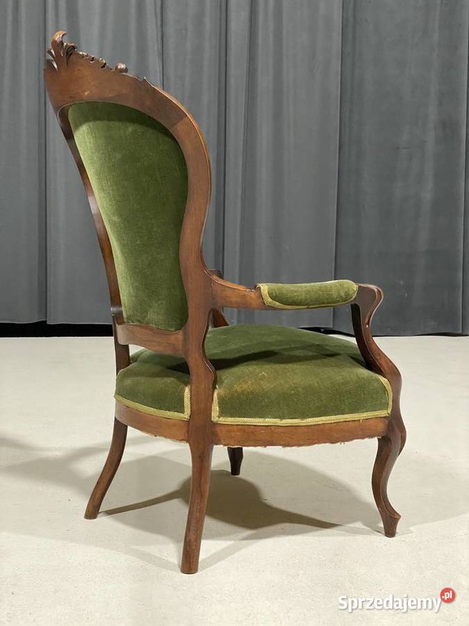 Rzeźbiony fotel w stylu Ludwika Filipa z Gryfice
