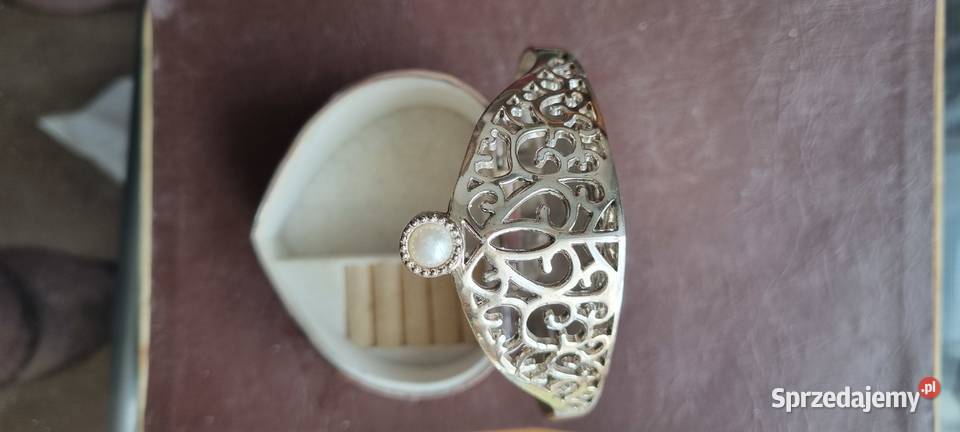 Szkatułka znanej marki na bizuterie