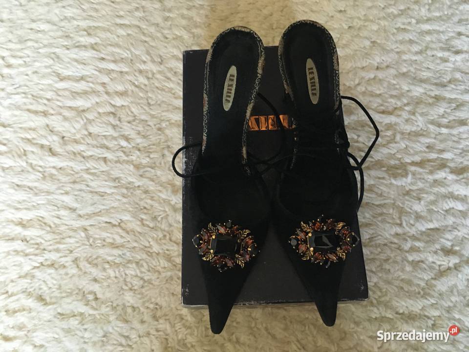 Piękne klaki wyjściowe Lezilla Piła