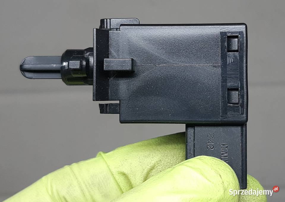 WŁĄCZNIK ŚWIATEŁ STOP OPEL ANTARA A MOKKA Mielęcin