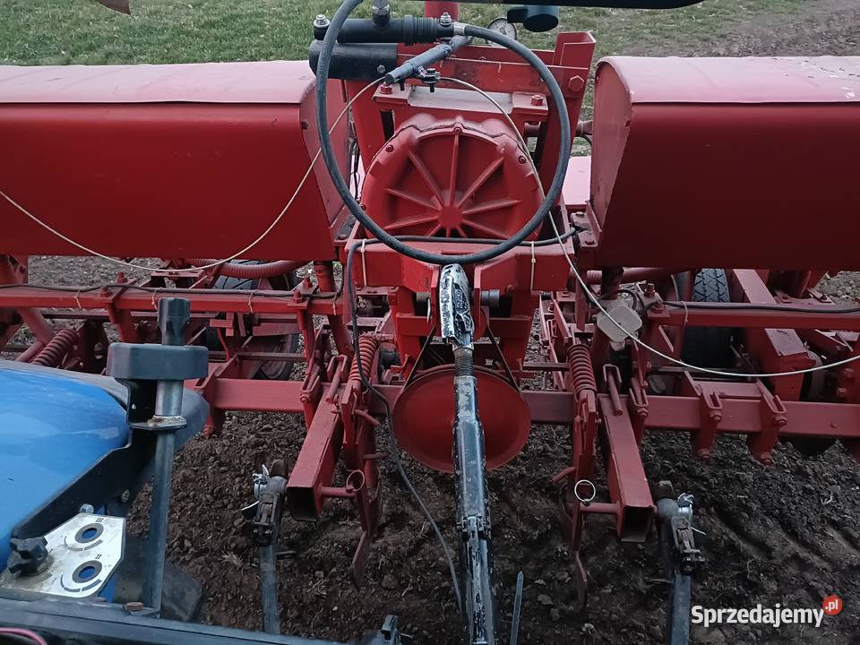 Siewnik do kukurydzy Becker 4 rzędowy Lewin Brzeski