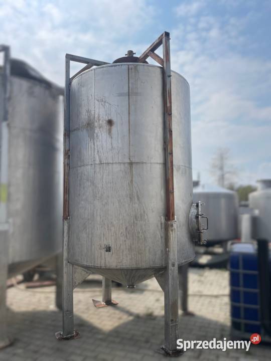 Zbiornik 8000 l nierdzewny pionowy z mieszadłem