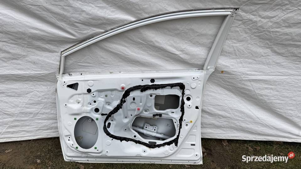 Toyota avensis t27 części drzwi prawe przod osobowe Alwernia