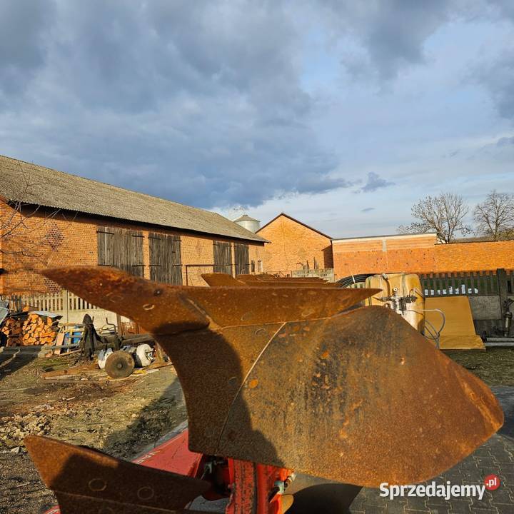 Pług obrotowy Vari master 41 Maszyny uprawowe Michałów Drugi