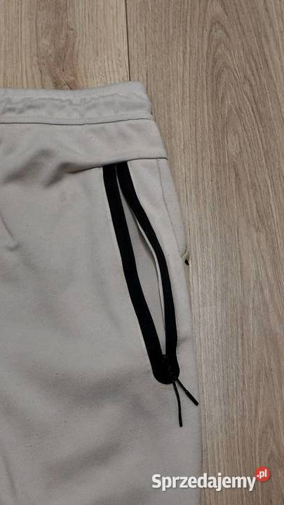 Beżowe spodnie dresowe Nike Tech Fleece Łódź