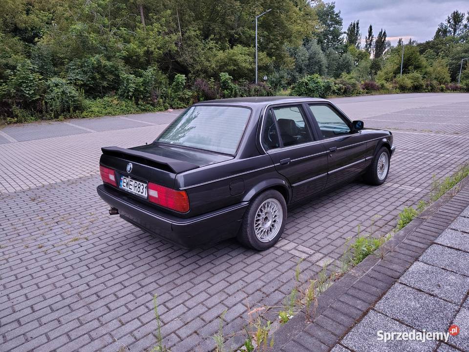 BMW E30 Sedan porządany Czarny kolor benzyna+LPG