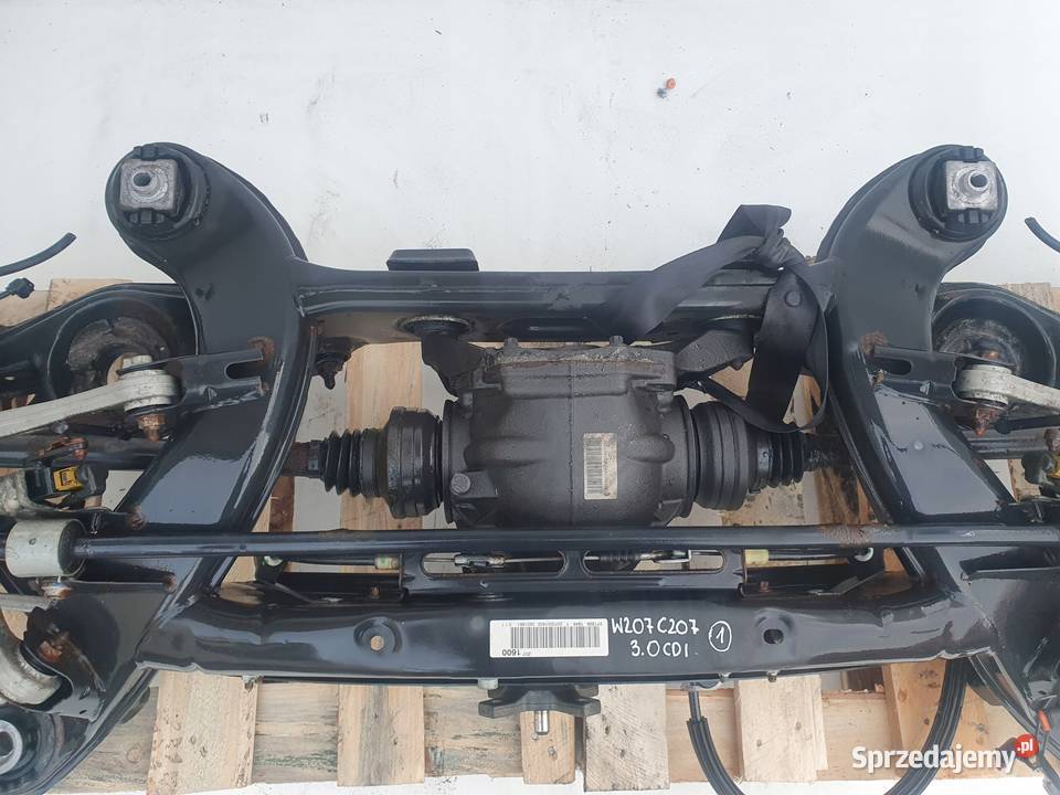Mercedes W207 30 V6 CDI TYLNE ZAWIESZENIE TYŁ osobowe Belki zawieszenia Chełm