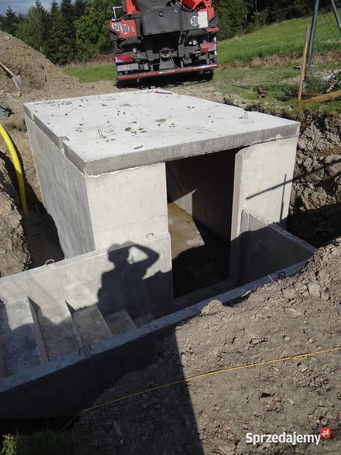 Piwnica ziemianka z płaskim dachem pod taras Wierzbica