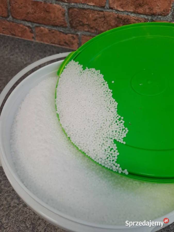 Nawóz na trawę tuje krzewy warzywa mocznik mazowieckie sprzedam