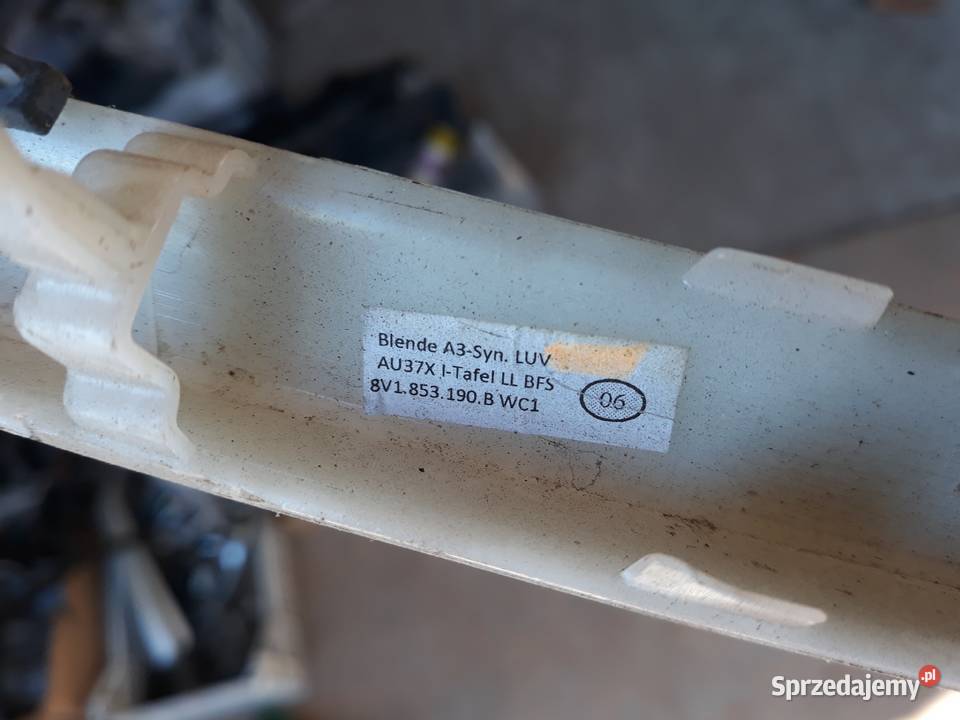 AUDI A3 8V LISTWA DEKOR KONSOLI DESKI 8V1853190B Wyposażenie wnętrza Międzychód