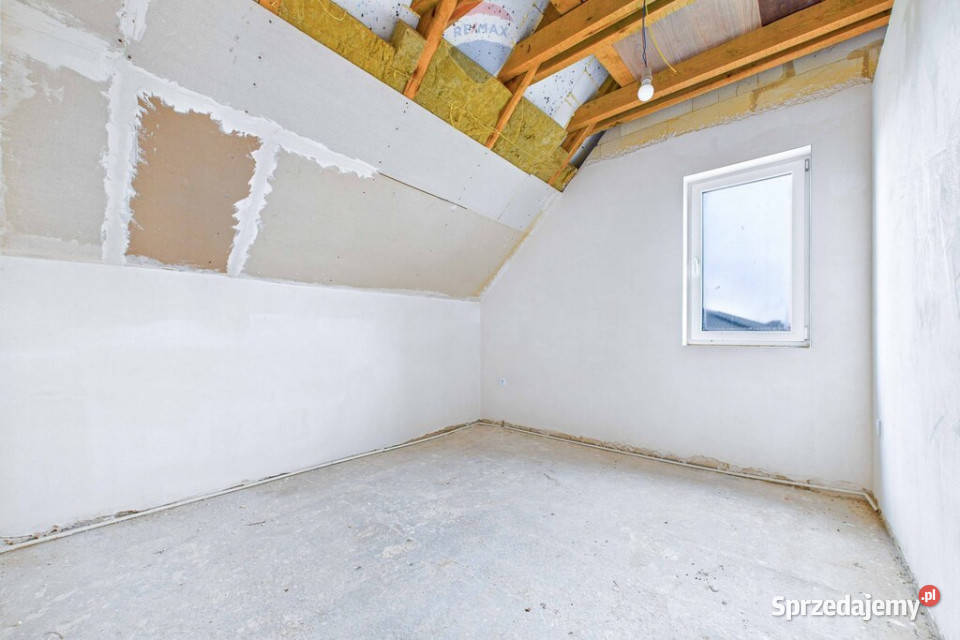 Dom wolnostojący w stanie deweloperskim utwardzona