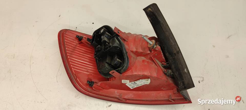 LAMPA PRAWY TYŁ W BŁOTNIK AUDI A6 C6 4F9945096 Lampy tylne Przystajń