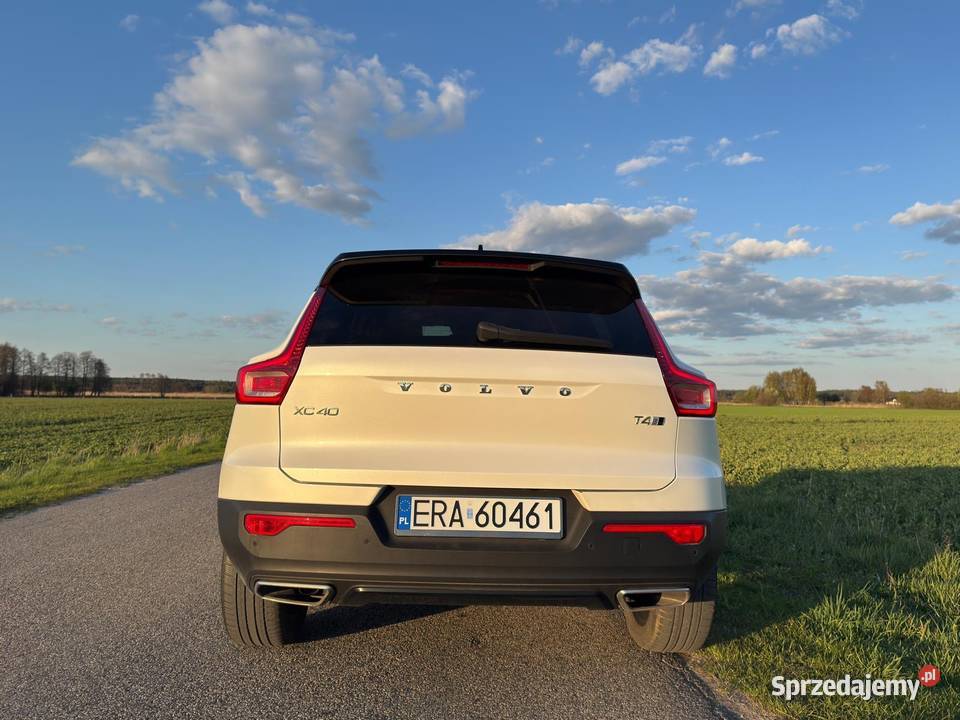 Sprzedam samochód osobowy Volvo XC 40 Rdesing nieuszkodzony Radomsko