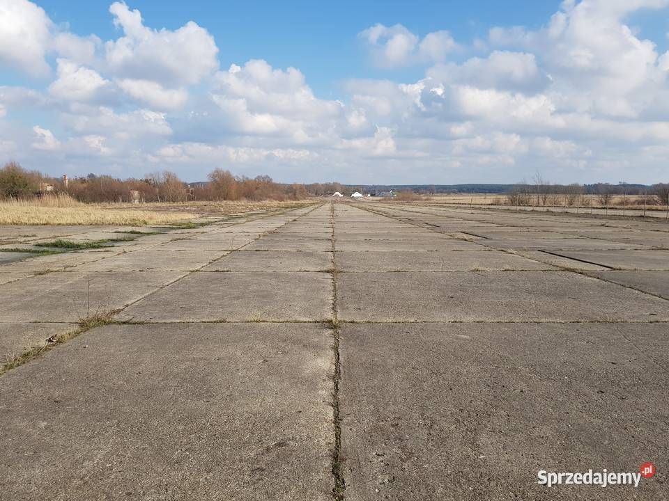 Nieruchmość na sprzedaż na terenie dawnego lotniska poradzieckiego