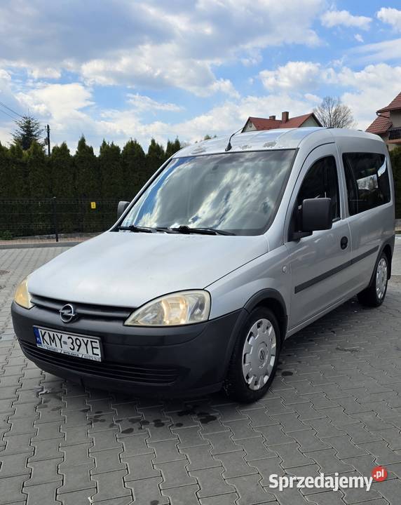 Opel Combo C 17 CDTI 100 2007r diesel Komorniki