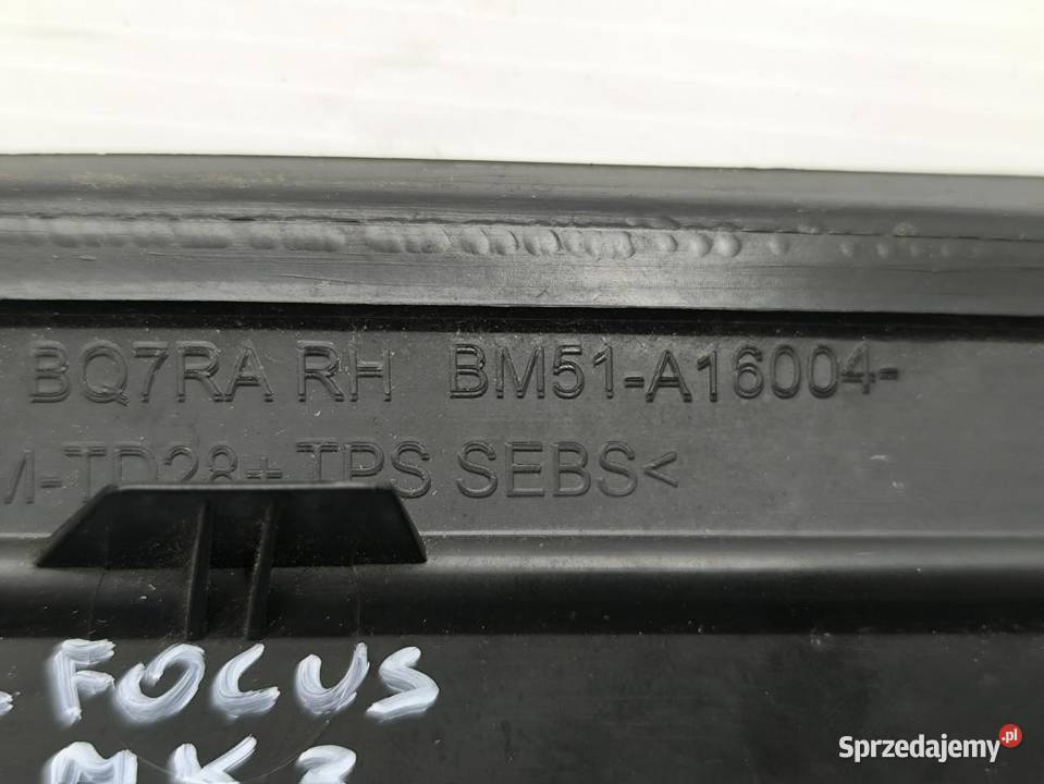 TRÓJKAT OSŁONA BŁOTNIKA PRAWA FORD FOCUS MK3