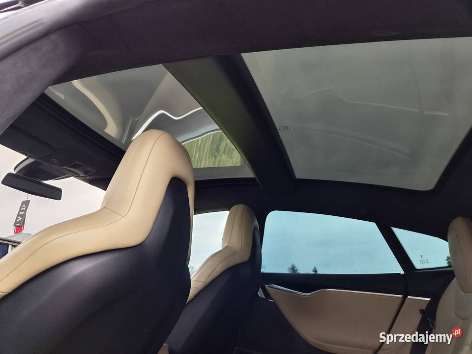 Tesla s Stobierna