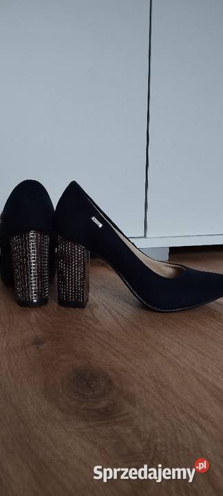 Buty czółenka granatowe zamszowe na słupku na Ostrów Wielkopolski