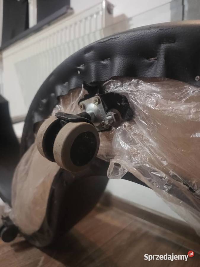 Jeżdżący stolik kawowy z szklanym blatem Nowa Sól