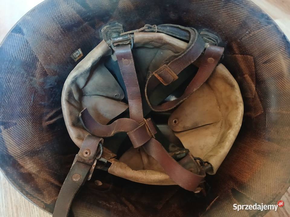 Helm strażacki z PRL u Militaria Kraków