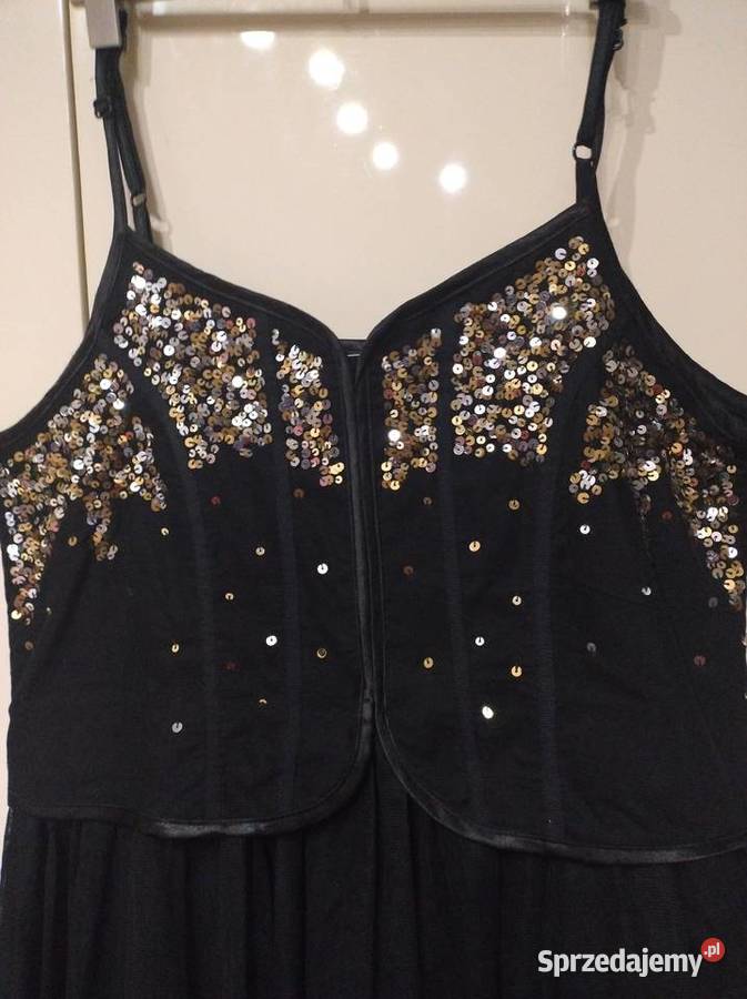 Sukienka w kolorze czarnym imprezowo koktajlowa