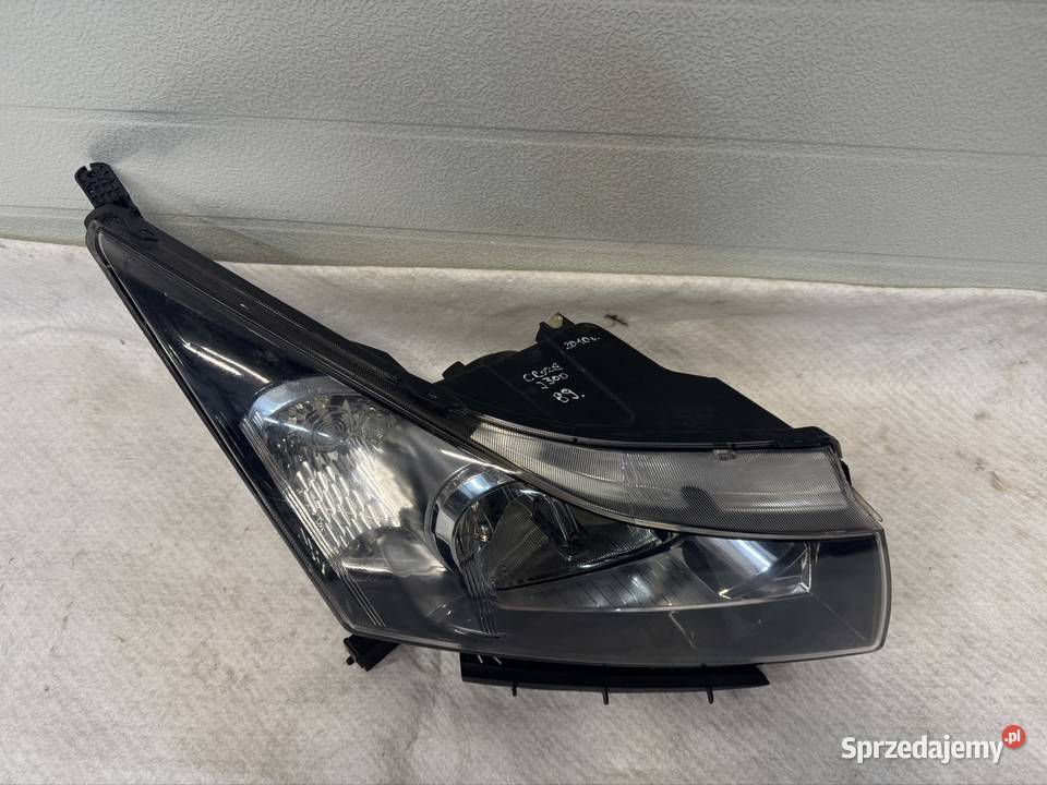 Lampa prawy przód Chevrolet Cruze J300 Rok produkcji 2010 Jasienica