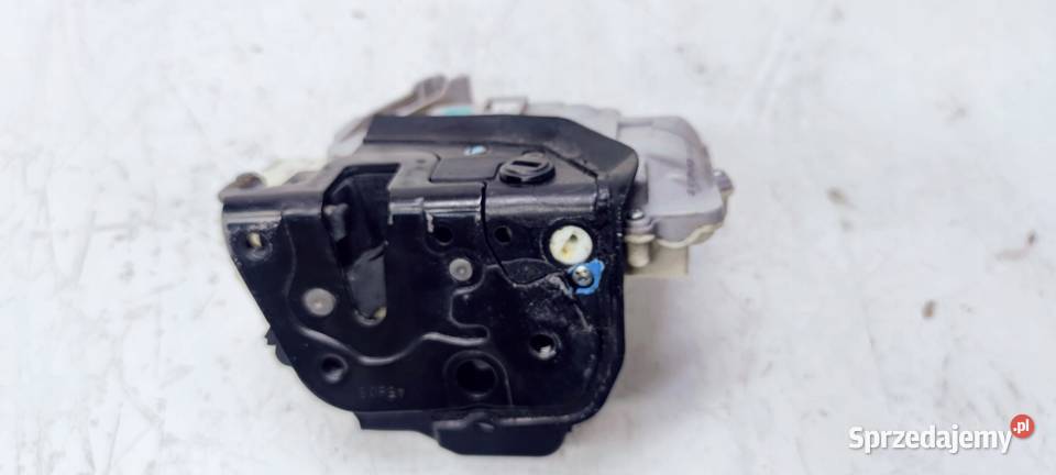 ZAMEK DRZWI PRAWY TYŁ AUDI A3 A6 4F0839016B 7 Przystajń