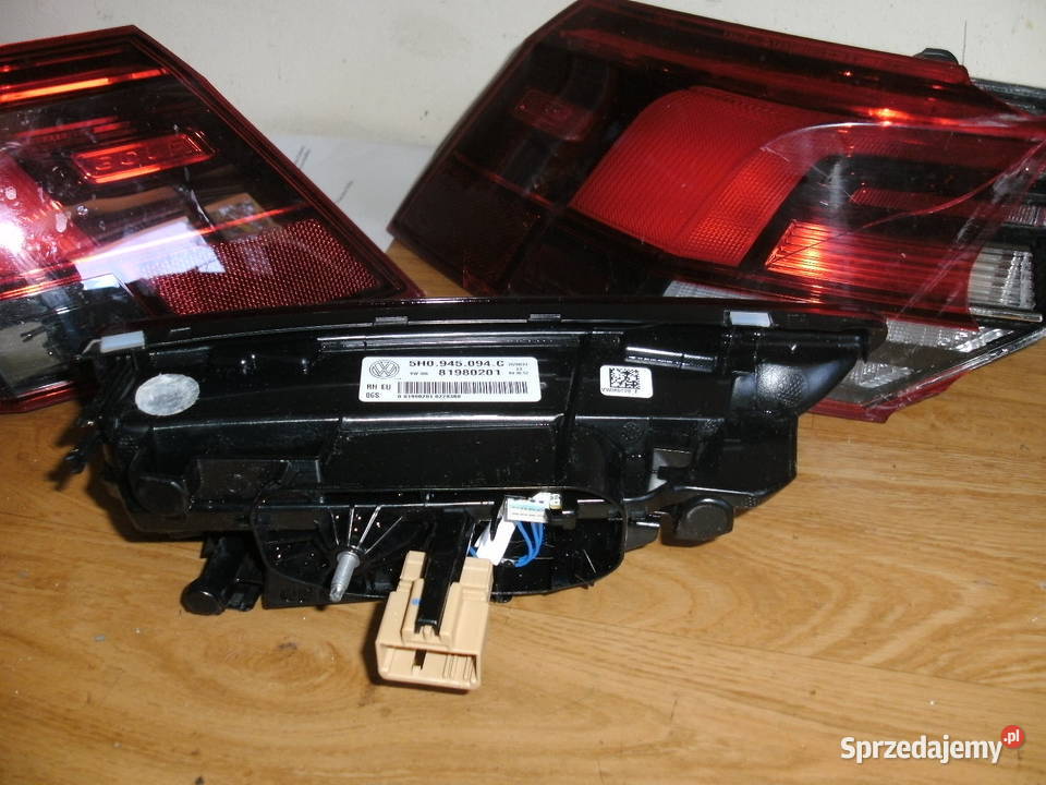 VW Golf 8 Variant Lampa tylna prawa do klapy Karlino