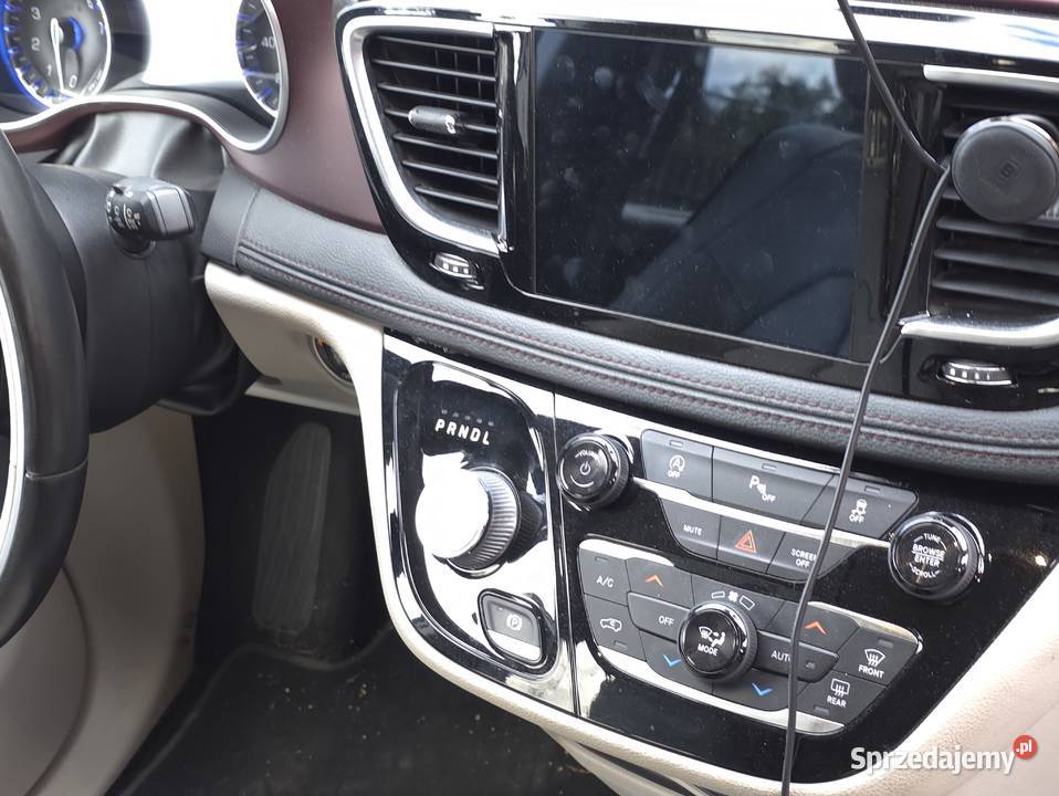 Chrysler Pacifica Limited Rok produkcji 2020 Poznań
