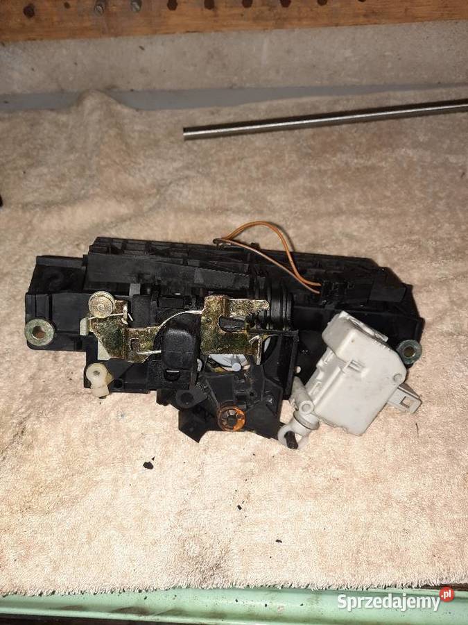 Mechanizm zamka klapy A6 C5 Avant Radom